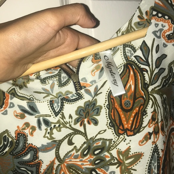 Really cute indie top ⭐️ - Picture 3 of 3